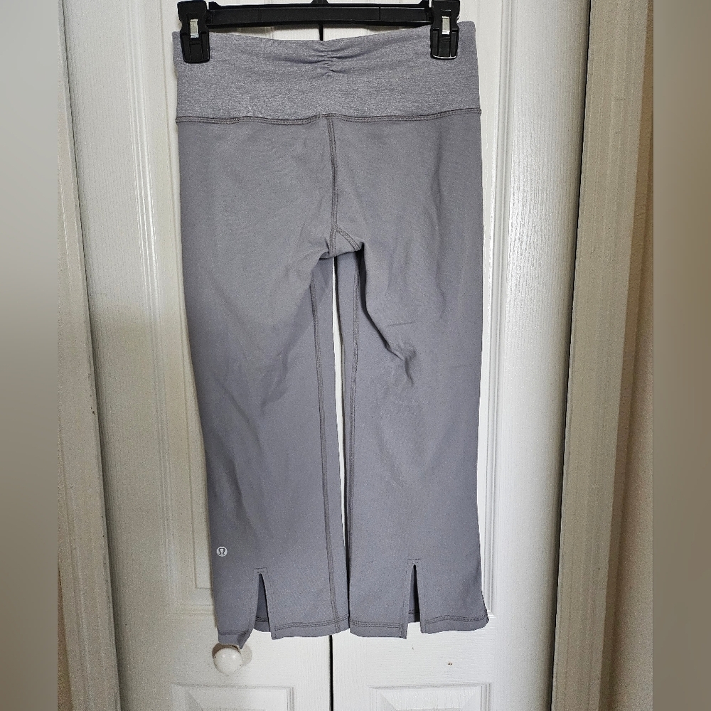 lululemon athletica Gray Activewear Tag Detail - Picture 4 of 7